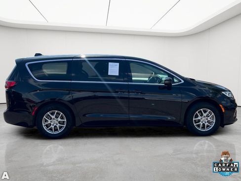 Certified 2024 Chrysler Pacifica Touring-L FWD image 6