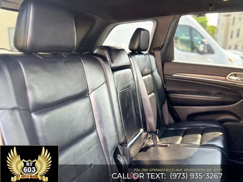 Used 2019 Jeep Grand Cherokee Limited AWD/4WD image 12