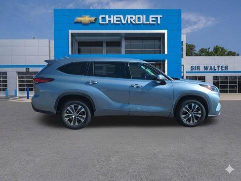 Used 2021 Toyota Highlander XLE image 7