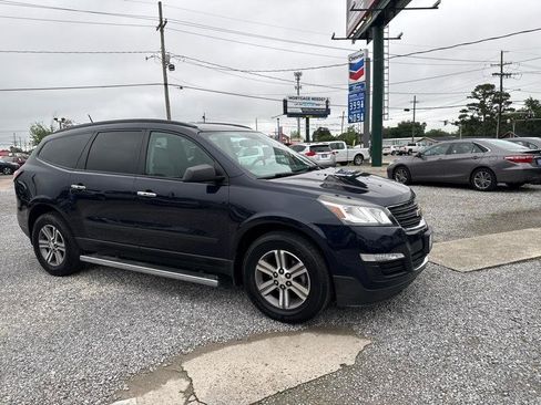 Used 2017 Chevrolet Traverse LS FWD image 5