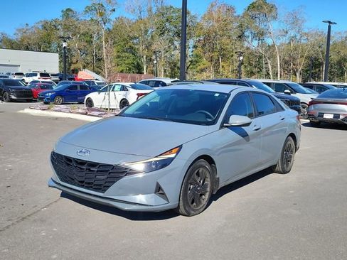 Used 2023 Hyundai Elantra SEL image 4