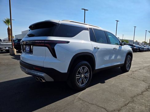 Used 2025 Chevrolet Traverse LT FWD image 6