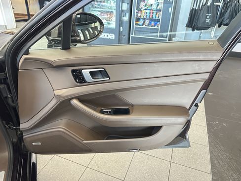 Used 2018 Porsche Panamera 4S image 44