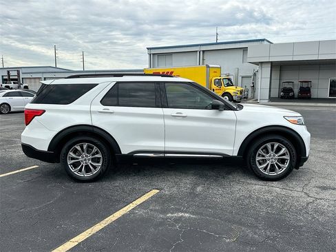 Used 2021 Ford Explorer XLT w/ Equipment Group 202A image 4