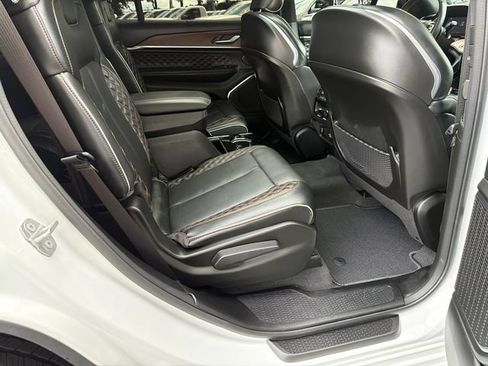 Used 2022 Jeep Grand Cherokee L Summit w/ Luxury Tech Group V RWD image 15