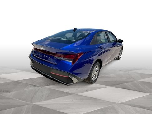 Used 2025 Hyundai Elantra SE FWD image 8