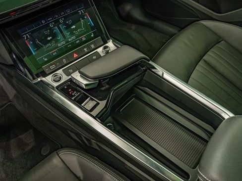 Used 2022 Audi e-tron Premium w/ Convenience Plus Package image 28