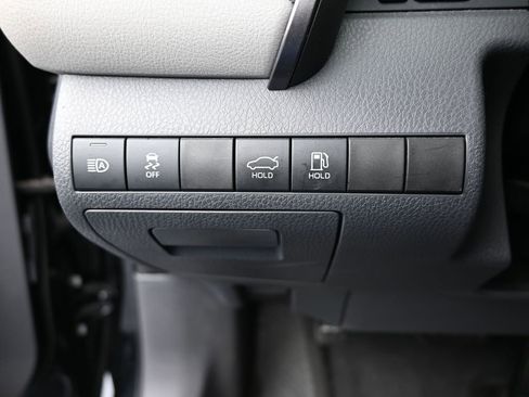 Used 2019 Toyota Camry LE image 32