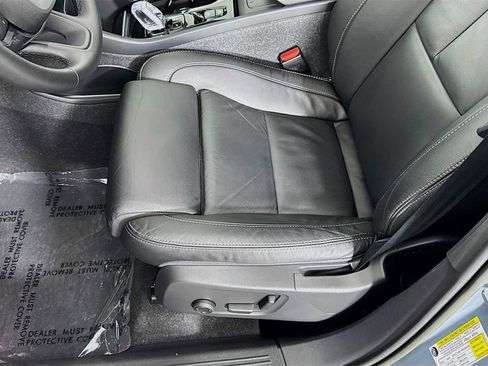 Used 2023 Volvo XC40 B4 Plus w/ Driver Assist Package image 20