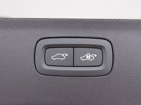 Certified 2025 Volvo XC90 B6 Plus w/ Protection Package Premier image 31