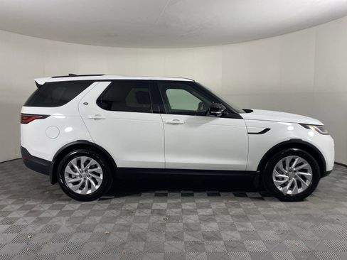 Used 2025 Land Rover Discovery S image 6