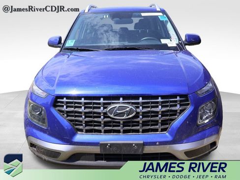 Used 2025 Hyundai Venue SEL FWD image 8