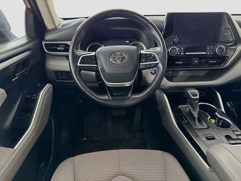 Used 2023 Toyota Highlander LE FWD image 22