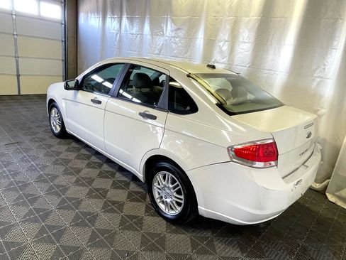 Used 2010 Ford Focus SE image 4