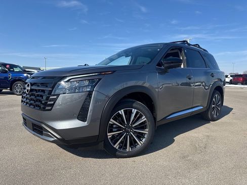 New 2026 Nissan Pathfinder Platinum image 1