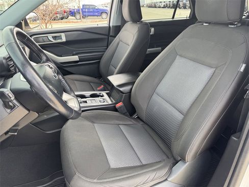 Used 2023 Ford Explorer XLT image 25