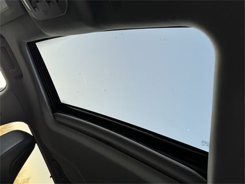 Certified 2022 Toyota Highlander XLE image 6