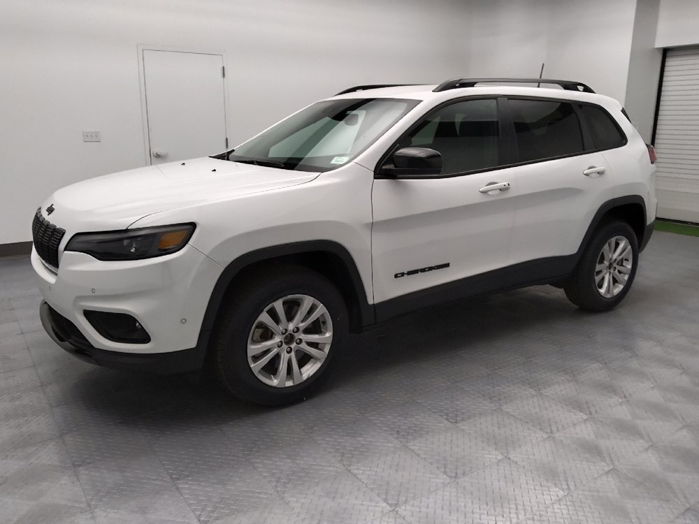 Used 2023 Jeep Cherokee Altitude Lux AWD/4WD image 2