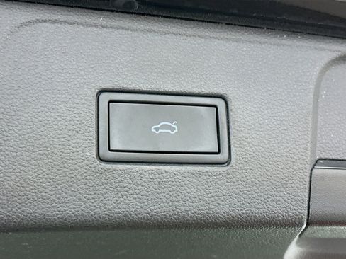 Used 2023 Volkswagen Atlas SEL R-Line image 31