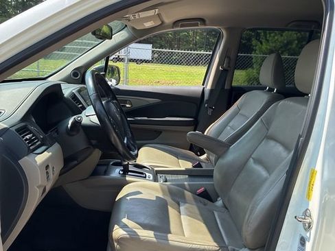 Used 2017 Honda Ridgeline RTL-T image 10