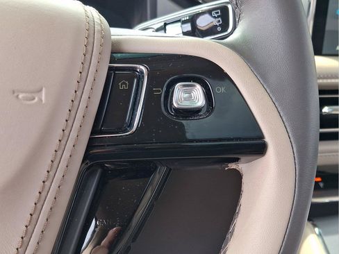 Used 2022 Lincoln Aviator AWD w/ Premium Package image 21