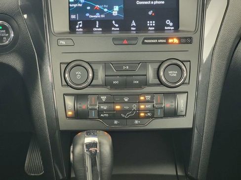 Certified 2019 Ford Explorer XLT w/ Equipment Group 202A FWD image 23