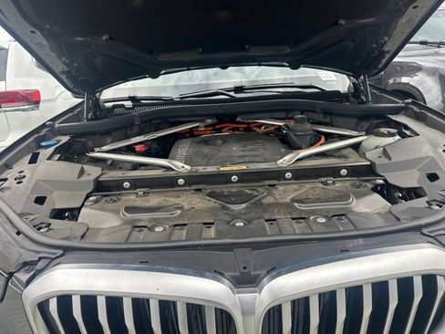 Used 2024 BMW X5 xDrive50e w/ M Sport Package AWD/4WD image 8