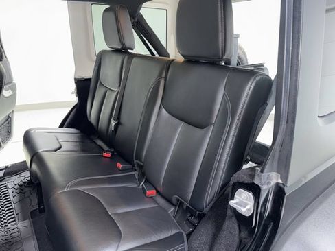 Used 2016 Jeep Wrangler Unlimited Rubicon AWD/4WD image 21