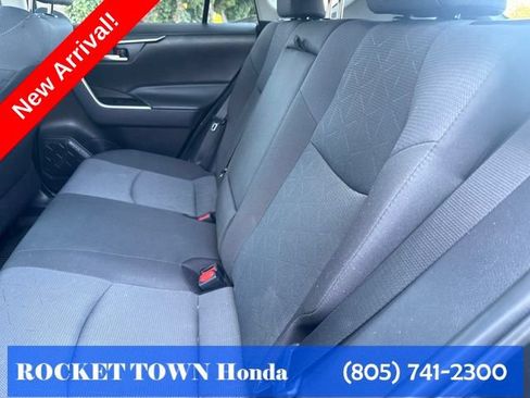 Used 2025 Toyota RAV4 XLE AWD/4WD image 19