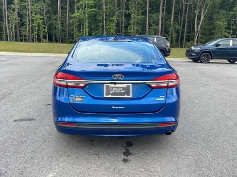 Used 2017 Ford Fusion SE w/ Fusion SE Technology Package FWD image 6