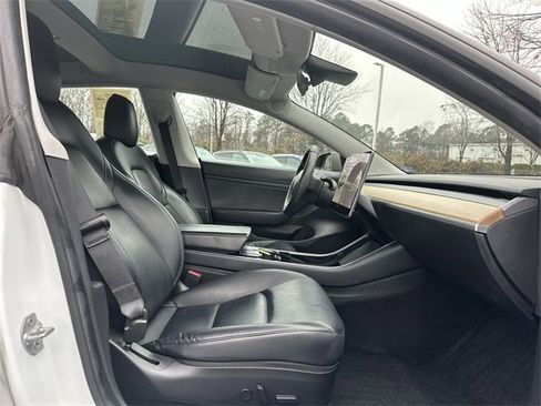 Used 2020 Tesla Model 3 Standard Range Plus image 19