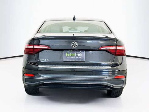 Used 2024 Volkswagen Jetta SE FWD image 7