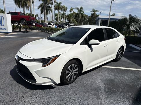 Used 2022 Toyota Corolla LE FWD image 4