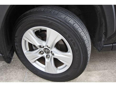 Used 2021 Toyota RAV4 XLE FWD image 28