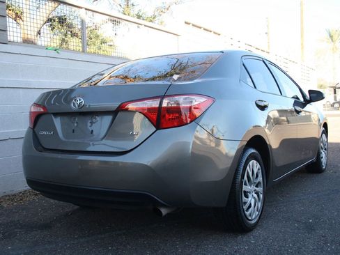 Used 2018 Toyota Corolla LE image 5