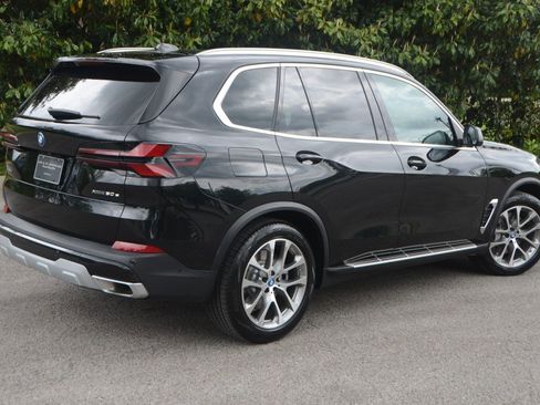Used 2025 BMW X5 xDrive50e image 2