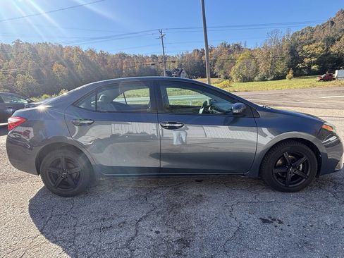 Used 2015 Toyota Corolla LE image 2