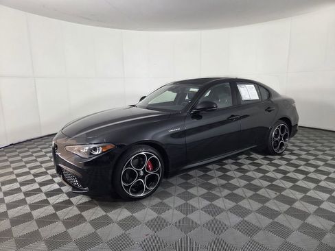 Used 2024 Alfa Romeo Giulia Veloce AWD/4WD image 4