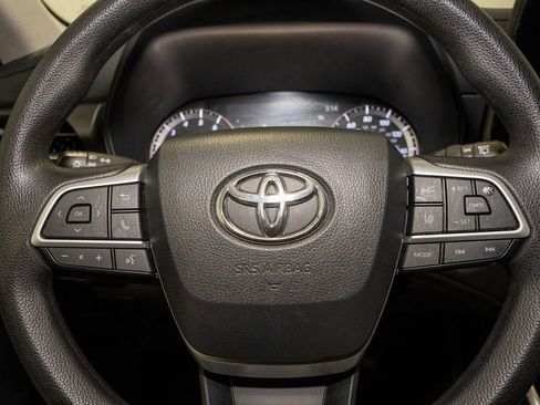 Used 2023 Toyota Highlander L image 18