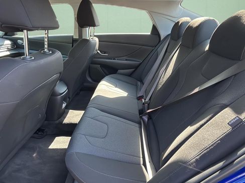 Certified 2025 Hyundai Elantra SE image 20