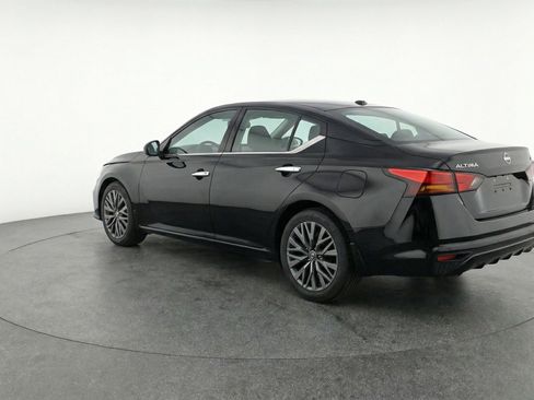 Used 2025 Nissan Altima 2.5 SV image 6