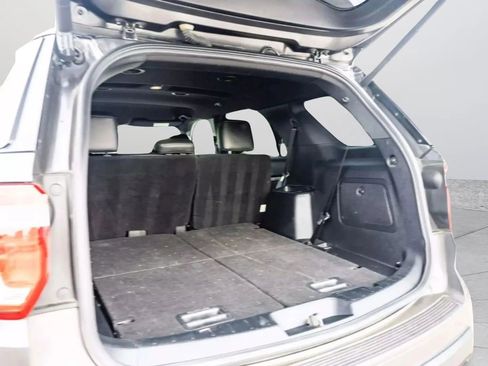 Used 2018 Ford Explorer XLT w/ Equipment Group 202A image 34