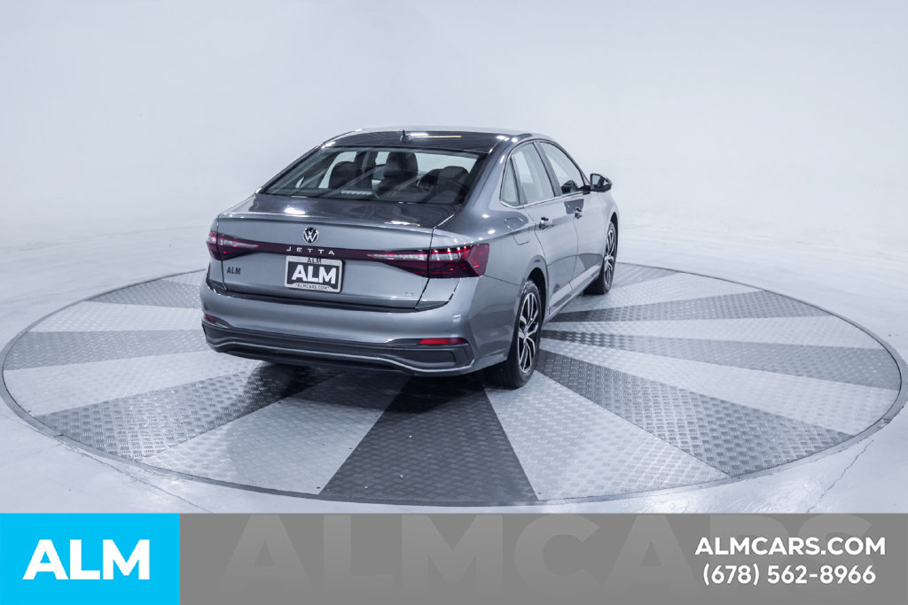 Used 2025 Volkswagen Jetta SE FWD image 9