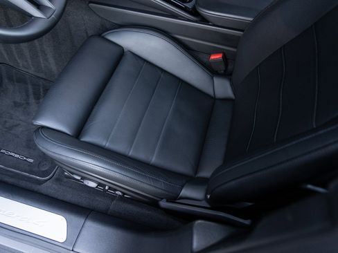 Used 2025 Porsche Panamera 4 E-Hybrid image 23