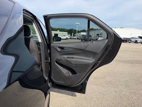 Used 2020 Chevrolet Equinox LT w/ Driver Convenience Package AWD/4WD image 36