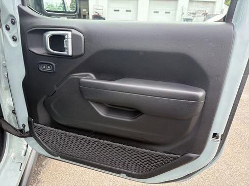 Used 2023 Jeep Wrangler Unlimited w/ Sun & Screen Package AWD/4WD image 15