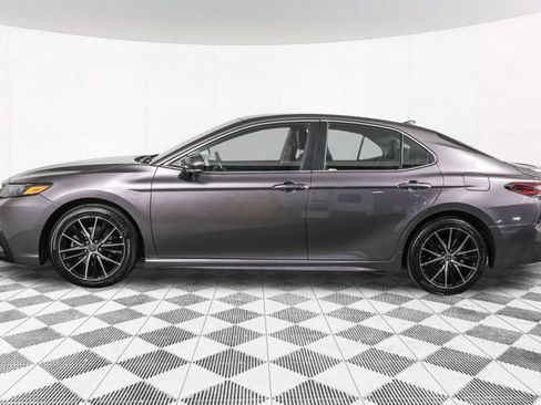 Used 2022 Toyota Camry SE FWD image 18