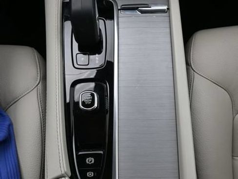 Used 2024 Volvo XC90 B5 Core w/ Protection Package Premier AWD/4WD image 11