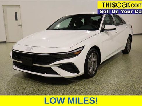 Used 2024 Hyundai Elantra SE FWD image 4