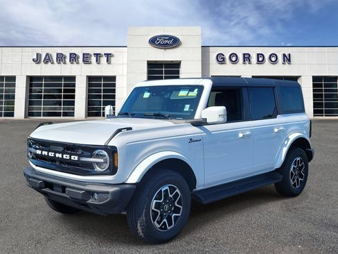 Certified 2025 Ford Bronco Outer Banks AWD/4WD image 2